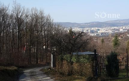 Pozemok s krásnym výhľadom na mesto na rekreačné účely