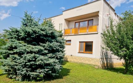 Rodinný dom s možnosťou využitia aj ako dvojgeneračný spolu so samostatnou stavbou - Mokrance