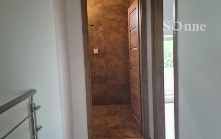 Skolaudovaný a zariadený záhradný dom v Moldave nad Bodvou.