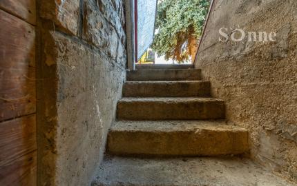 Vidiecky dom s pozemkom so samostatným prístupom- Budulov