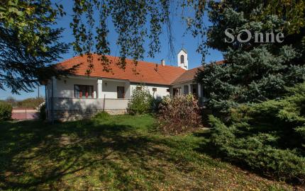 Vidiecky dom s pozemkom so samostatným prístupom- Budulov