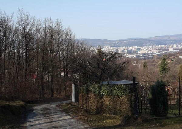Pozemok s krásnym výhľadom na mesto na rekreačné účely