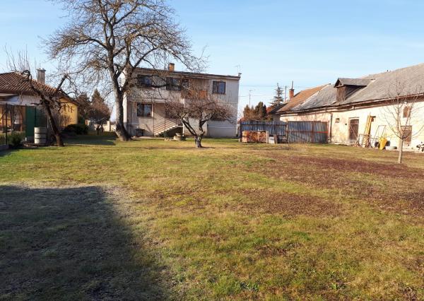 Rodinný dom na peknom slnečnom rovinatom pozemku - Mokrance