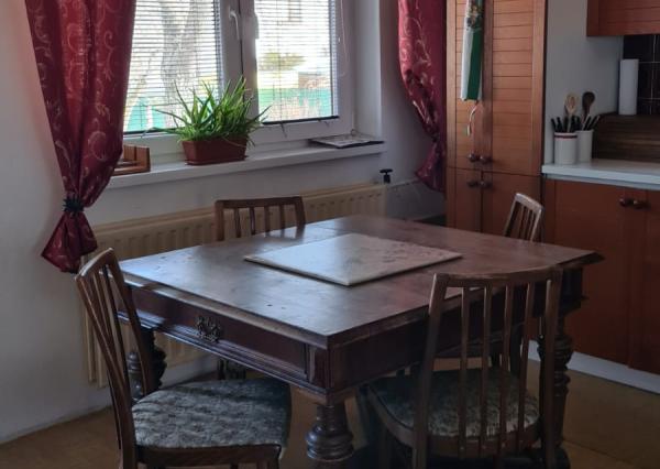 Rodinný dom na peknom slnečnom rovinatom pozemku - Mokrance