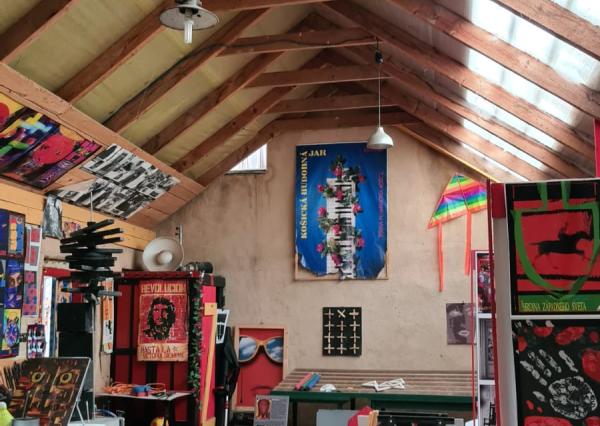 Netradičný vidiecky rodinný dom- Drienovec - R E Z E R V O V A N É