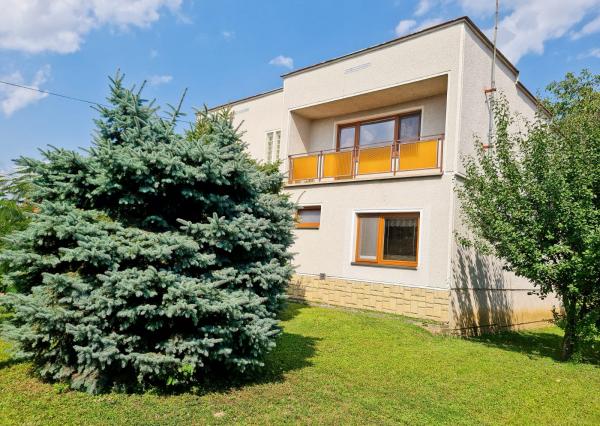 Rodinný dom na slnečnom rovinatom pozemku - Mokrance