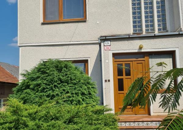 Rodinný dom s možnosťou využitia aj ako dvojgeneračný spolu so samostatnou stavbou - Mokrance