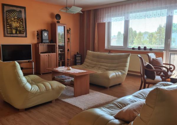 Rodinný dom s možnosťou využitia aj ako dvojgeneračný spolu so samostatnou stavbou - Mokrance