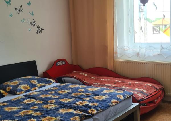 Rodinný dom s možnosťou využitia aj ako dvojgeneračný spolu so samostatnou stavbou - Mokrance