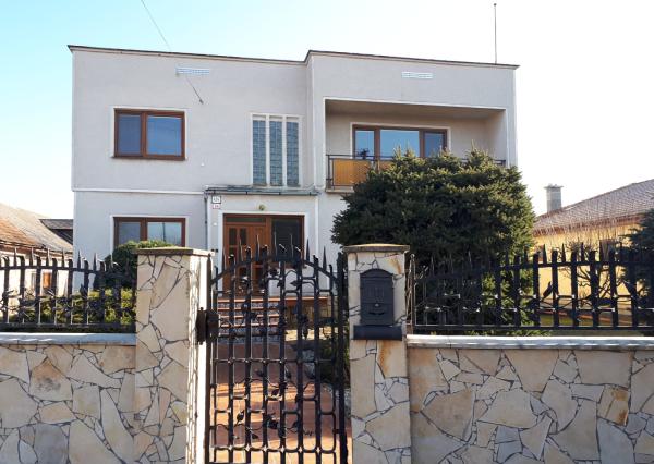 Rodinný dom s možnosťou využitia aj ako dvojgeneračný spolu so samostatnou stavbou - Mokrance