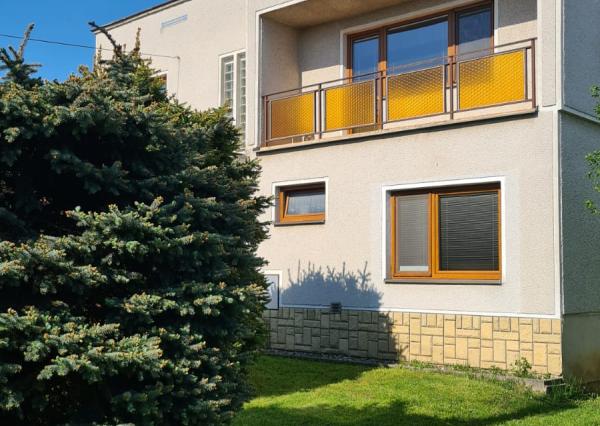 Rodinný dom s možnosťou využitia aj ako dvojgeneračný spolu so samostatnou stavbou - Mokrance