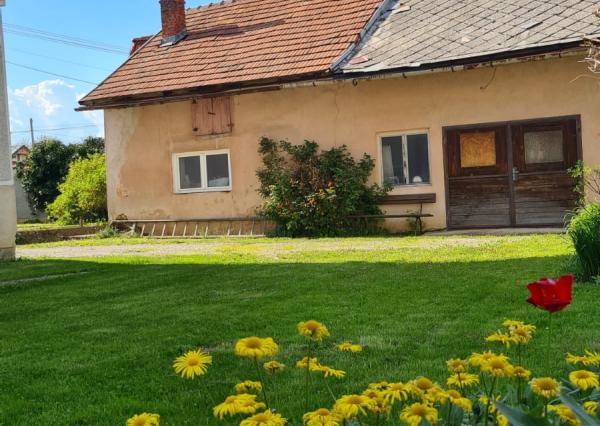 Rodinný dom s možnosťou využitia aj ako dvojgeneračný spolu so samostatnou stavbou - Mokrance