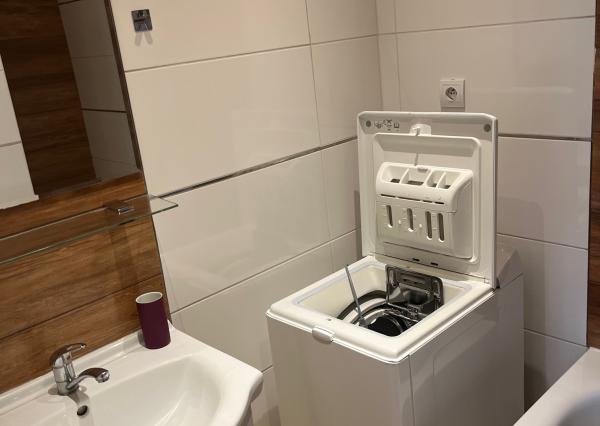 Na predaj priestranný, slnečný a moderne zrekonštruovaný 3 izb. byt - Košice, Nad jazerom