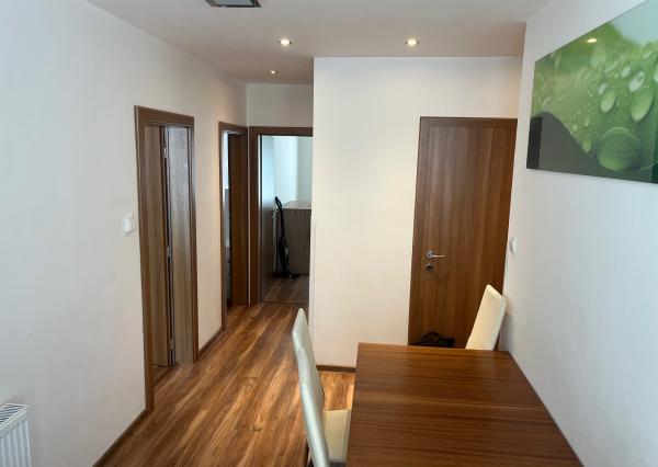 Na predaj priestranný, slnečný a moderne zrekonštruovaný 3 izb. byt - Košice, Nad jazerom