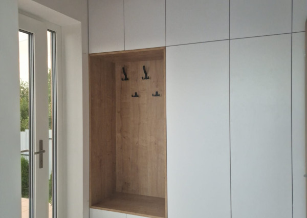 Skolaudovaný a zariadený záhradný dom v Moldave nad Bodvou.