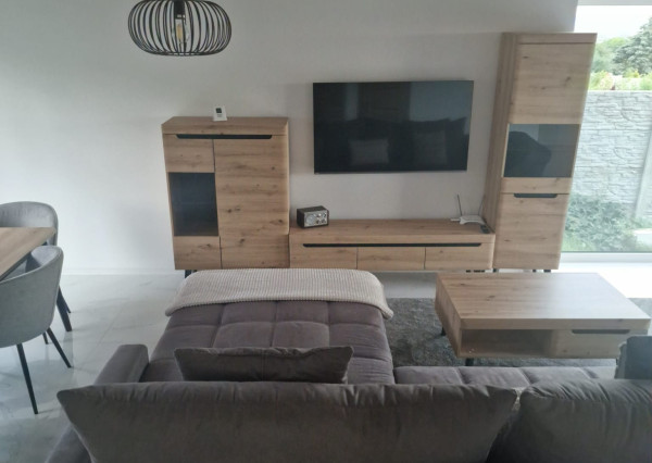 Skolaudovaný a zariadený záhradný dom v Moldave nad Bodvou.