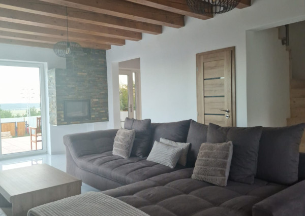 Skolaudovaný a zariadený záhradný dom v Moldave nad Bodvou.