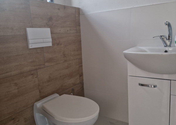 Skolaudovaný a zariadený záhradný dom v Moldave nad Bodvou.