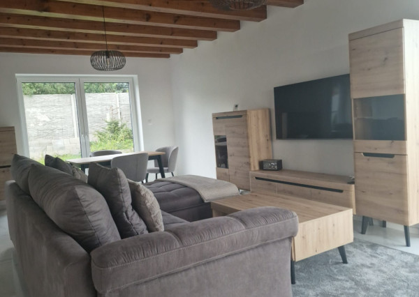 Skolaudovaný a zariadený záhradný dom v Moldave nad Bodvou.