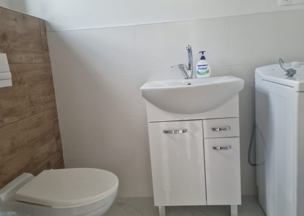 Skolaudovaný a zariadený záhradný dom v Moldave nad Bodvou.