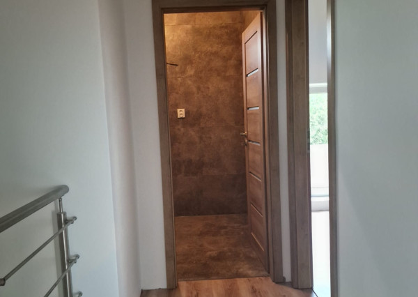 Skolaudovaný a zariadený záhradný dom v Moldave nad Bodvou.