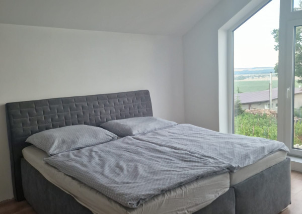 Skolaudovaný a zariadený záhradný dom v Moldave nad Bodvou.