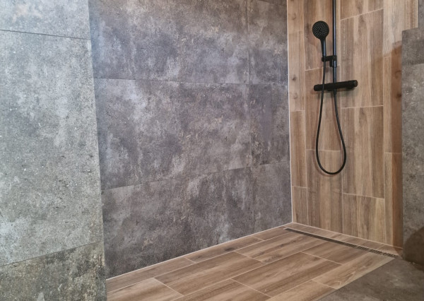 Skolaudovaný a zariadený záhradný dom v Moldave nad Bodvou.