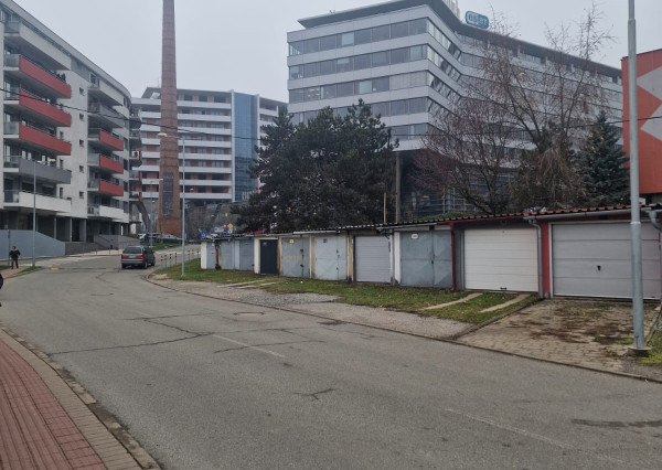 Prenájom garáže - Žriedlová - Škultétyho, Košice